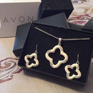 Avon enamel necklace & earrings set NEW